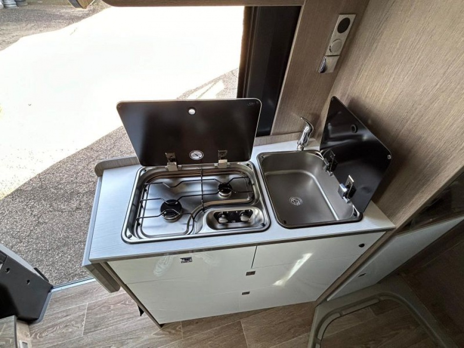 CAMPING CAR Neuf POSSL FOURGON AMENAGE 2 WIN R PLUS TOIT RELEVABLE ...