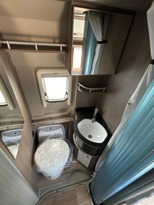 CAMPING CAR Neuf POSSL FOURGON AMENAGE 2 WIN R PLUS TOIT RELEVABLE ...